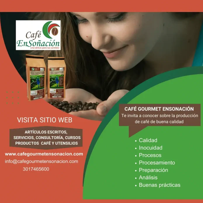 imagen servicios y productos de Café Ensoñación, mujer oliendo café